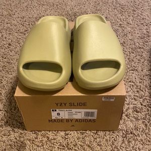 Yeezy slide resin